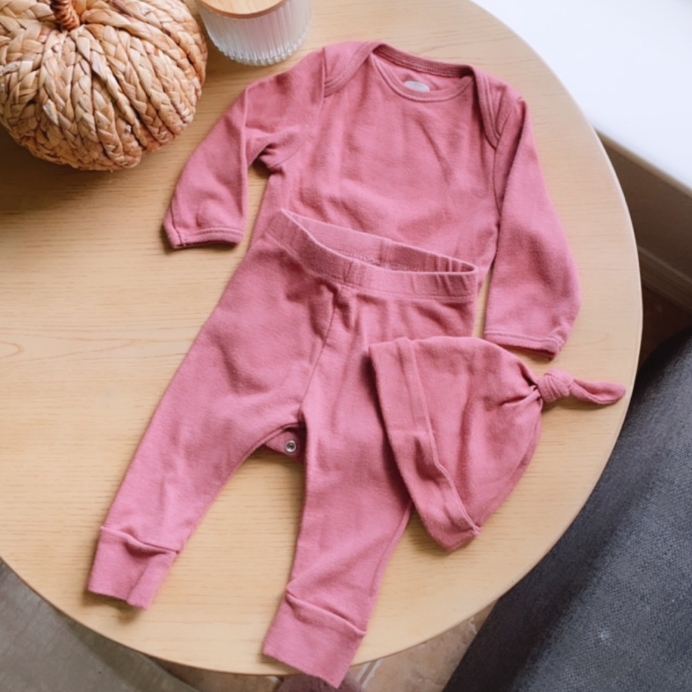 Old Navy 0-3 months set